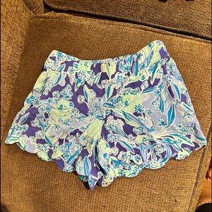 Lily Pulitzer blue print girls shorts. Size XS